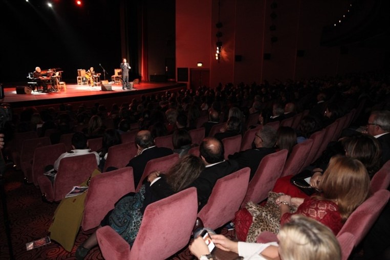 Bernard Sauvat Au Casino Du Liban